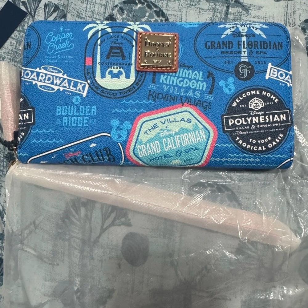NWT Dooney & Bourke Disney DVC Vacation Club Zip Wristlet Wallet
